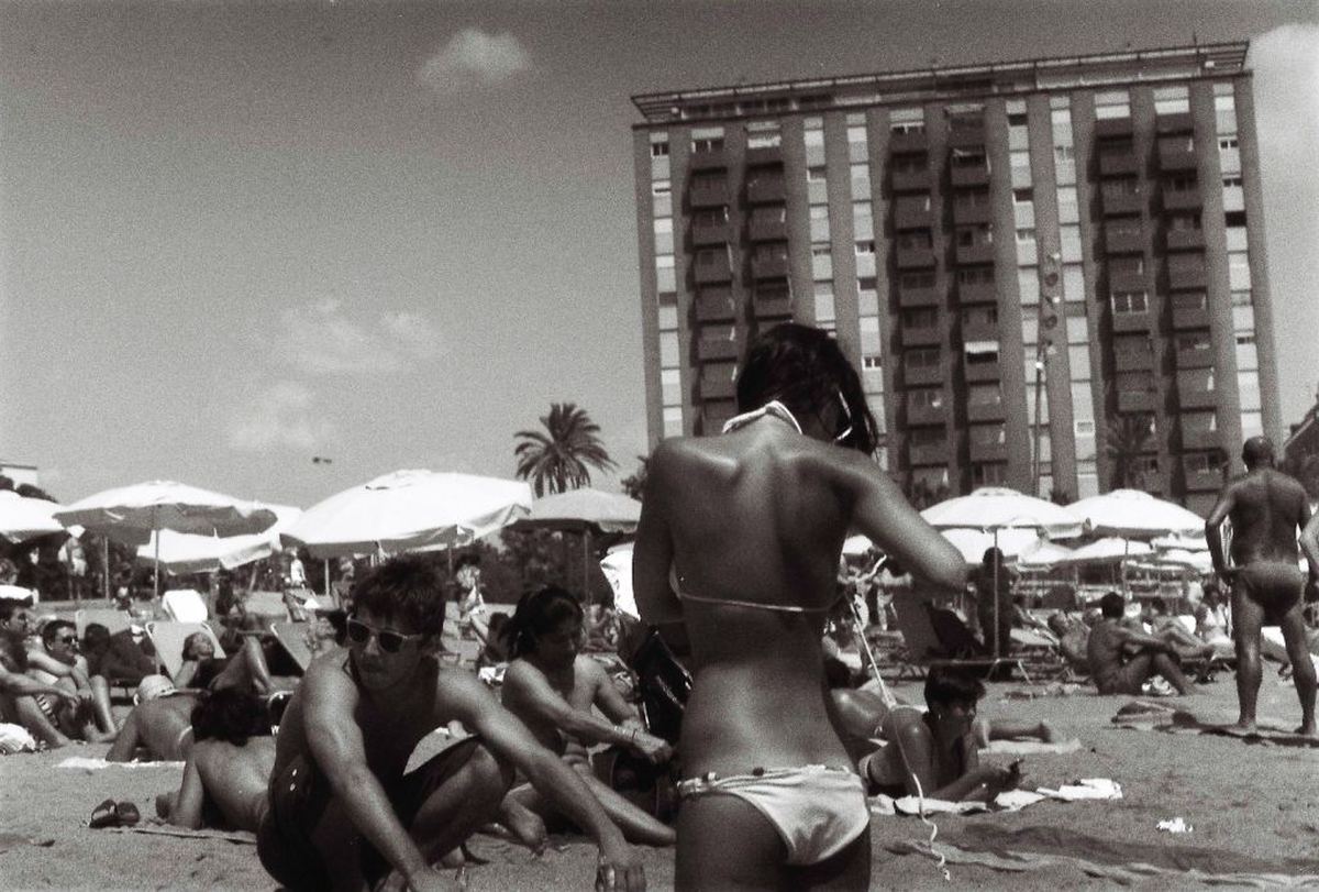 Barceloneta 5 - Crossed Gaze
