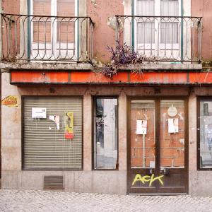 20090909_fran_simo_0018__ISC3755_dxo_Lisboa-Portugal-store-front-Store-Fronts.jpg