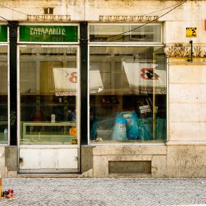 20090909_fran_simo_0019__ISC3798-Edit_Es-Lloga-Lisboa-Portugal-store-front-Store-Fronts.jpg