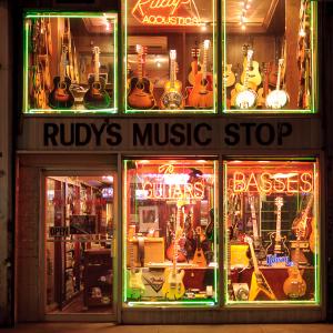 20100224_fran_simo_0008_Rudys-Music-Stop_JSC3190_New-York-store-front.jpg