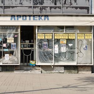 20120918_0009__belgrade-_belgrado-_DXO-_store_front_fran_simo__A000904_DxO.jpg