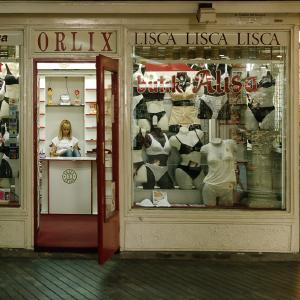 20120918_0010__belgrade-_belgrado-_DXO-_store_front_fran_simo__A001075_DxO.jpg